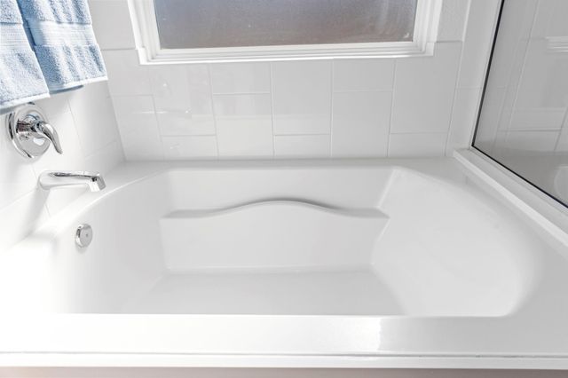 8738 Jade Hill Drive, Iowa Colony, TX 77583