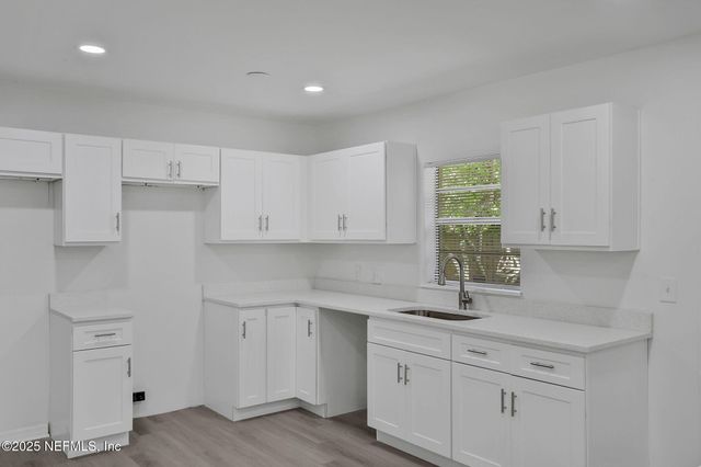 3923 TYNDALE Drive, Jacksonville, FL 32210