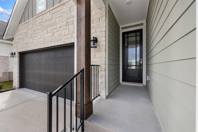 242 Crater Lake DR, Dripping Springs, TX 78620