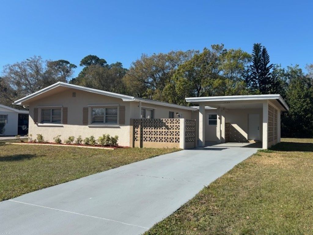 1725 41st Avenue, Vero Beach, FL 32960