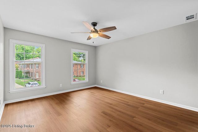 332 Stonehenge Dr, APT 103, Louisville, KY 40207