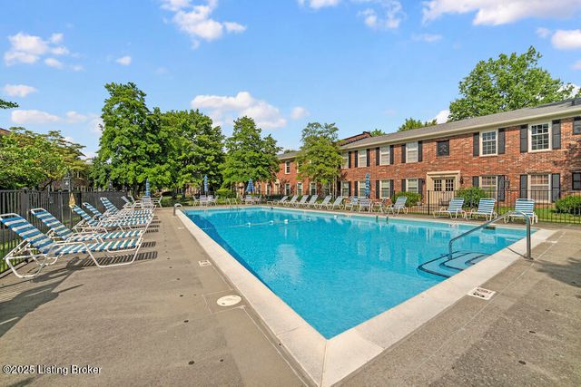 332 Stonehenge Dr, APT 103, Louisville, KY 40207