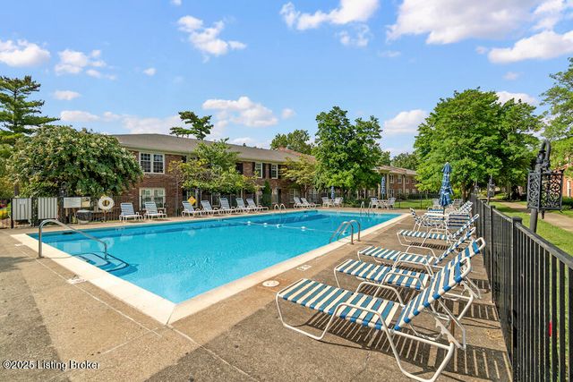 332 Stonehenge Dr, APT 103, Louisville, KY 40207