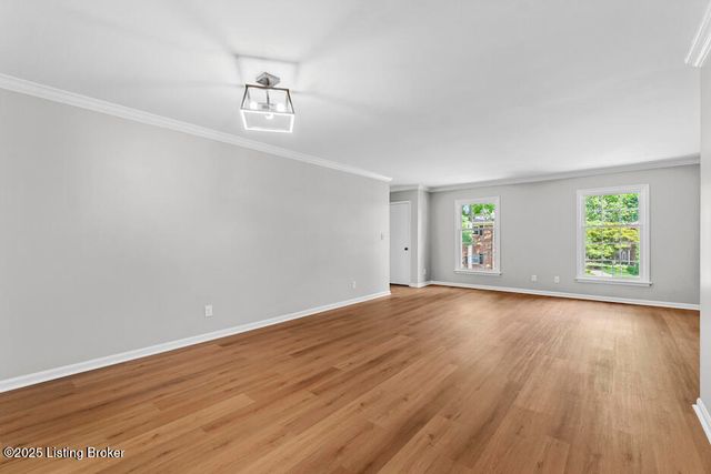 332 Stonehenge Dr, APT 103, Louisville, KY 40207