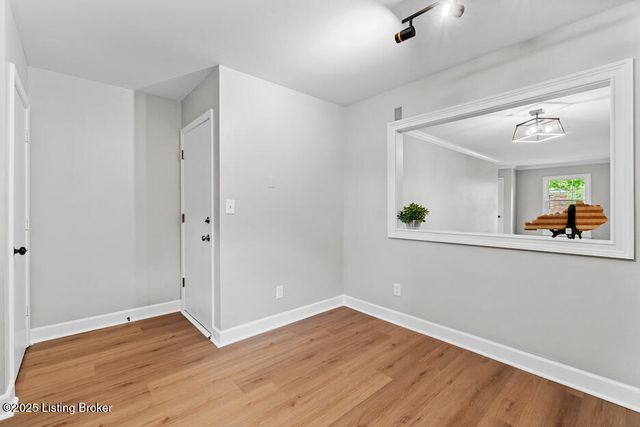 332 Stonehenge Dr, APT 103, Louisville, KY 40207