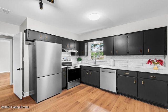 332 Stonehenge Dr, APT 103, Louisville, KY 40207