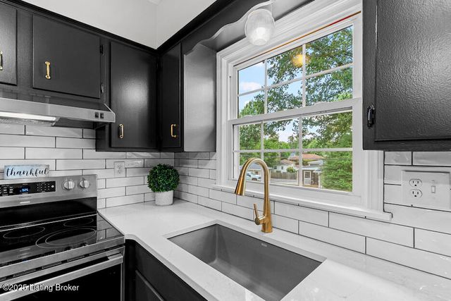 332 Stonehenge Dr, APT 103, Louisville, KY 40207