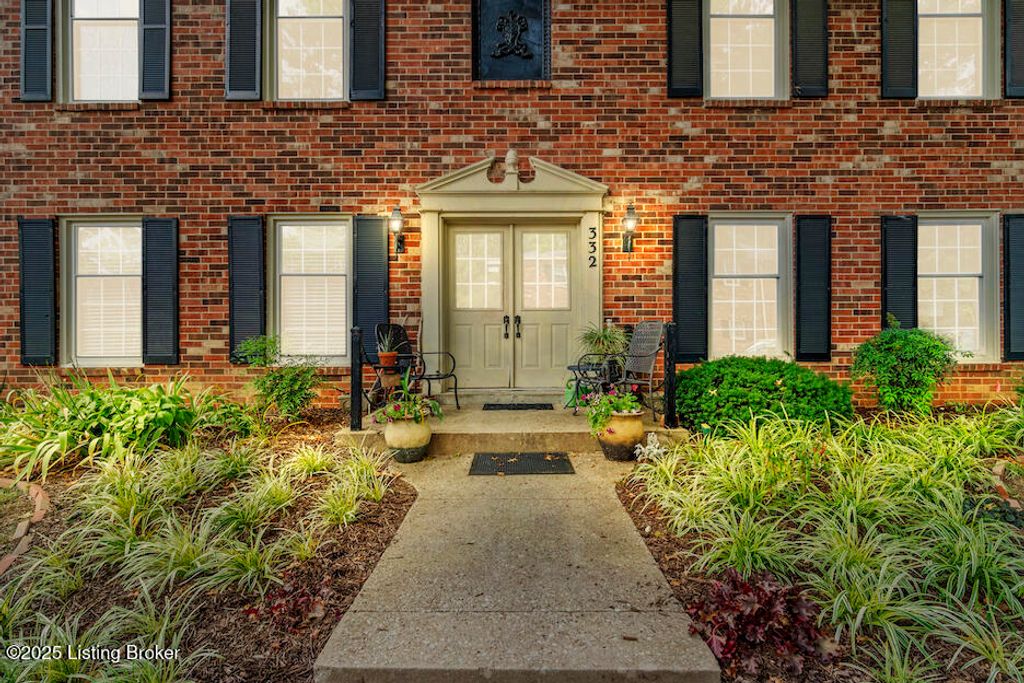 332 Stonehenge Dr, APT 103, Louisville, KY 40207