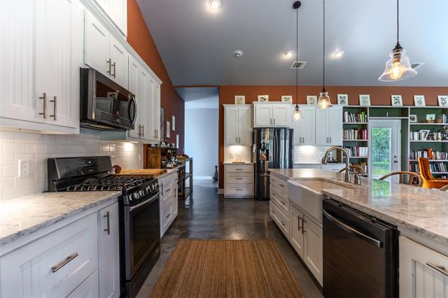 4082 Old Colony Line RD, Lockhart, TX 78643