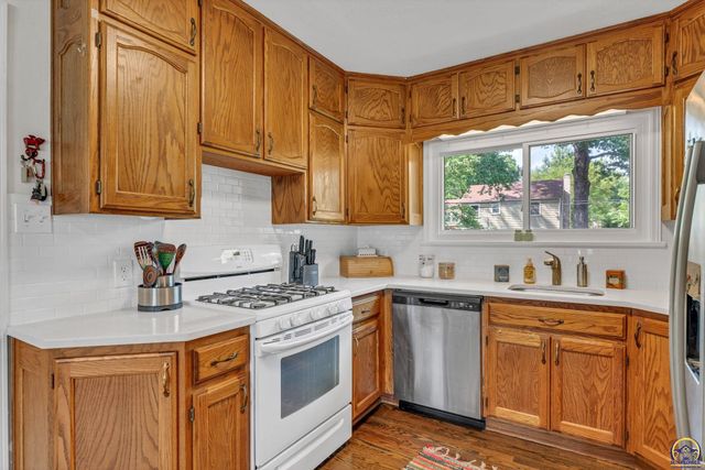 3626 SW 17th ST, Topeka, KS 66604