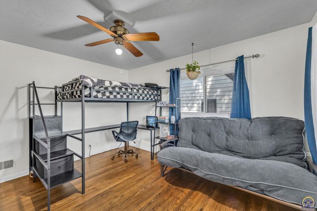 3626 SW 17th ST, Topeka, KS 66604