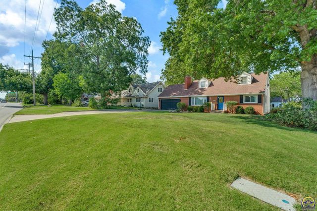 3626 SW 17th ST, Topeka, KS 66604
