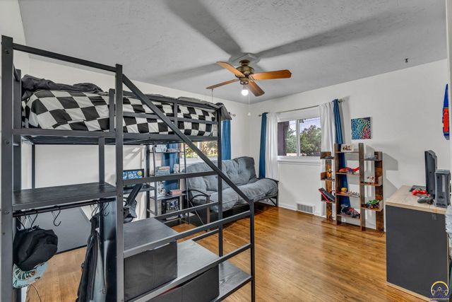 3626 SW 17th ST, Topeka, KS 66604