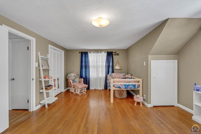 3626 SW 17th ST, Topeka, KS 66604
