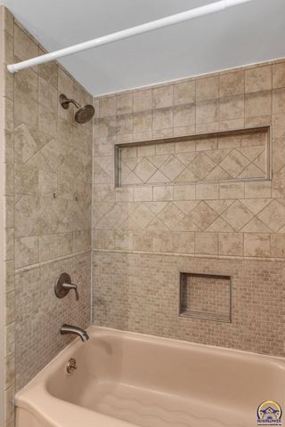 3626 SW 17th ST, Topeka, KS 66604
