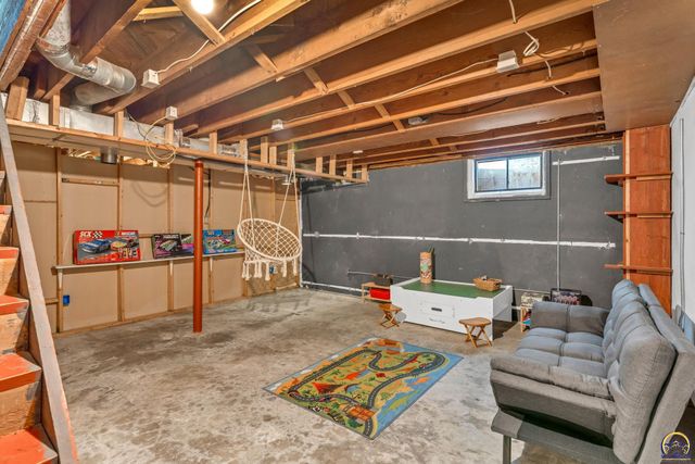 3626 SW 17th ST, Topeka, KS 66604