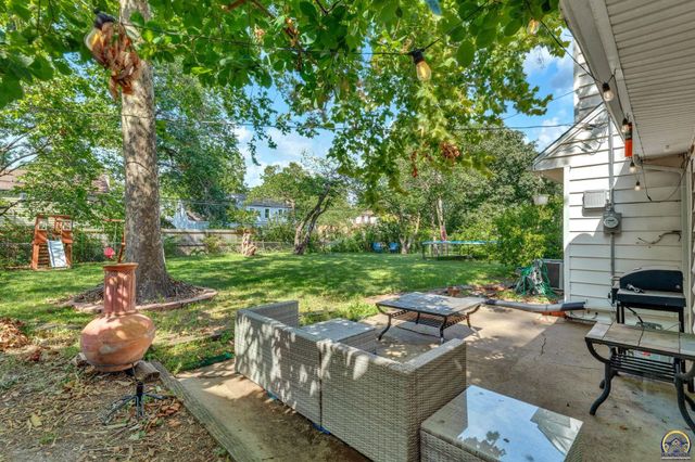 3626 SW 17th ST, Topeka, KS 66604