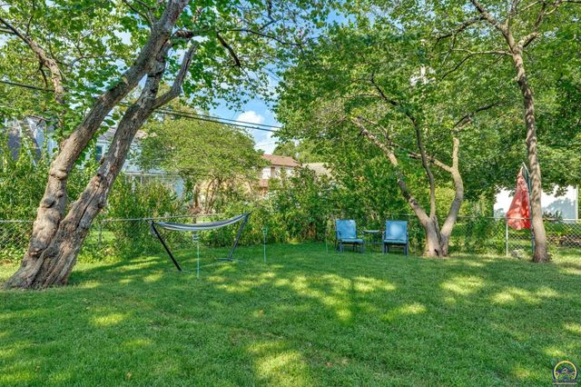 3626 SW 17th ST, Topeka, KS 66604
