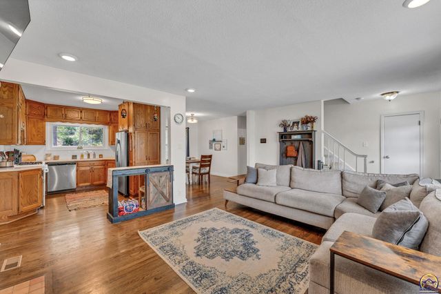 3626 SW 17th ST, Topeka, KS 66604