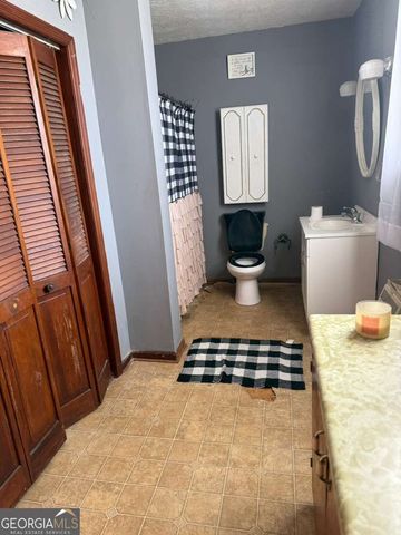 47 Mathis Lake Road, Thomaston, GA 30286