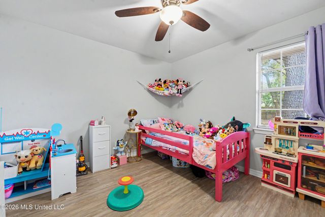 1537 S 10th Street, Ocean Springs, MS 39564