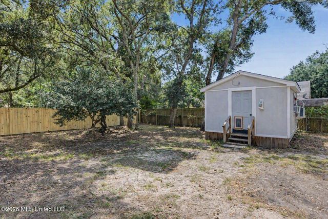 1537 S 10th Street, Ocean Springs, MS 39564