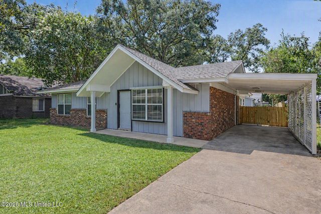1537 S 10th Street, Ocean Springs, MS 39564