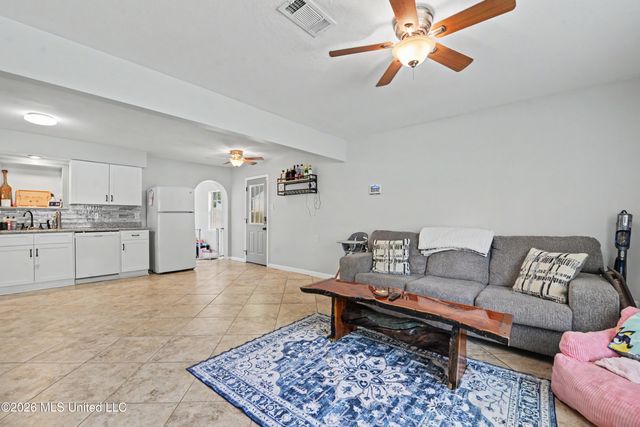1537 S 10th Street, Ocean Springs, MS 39564
