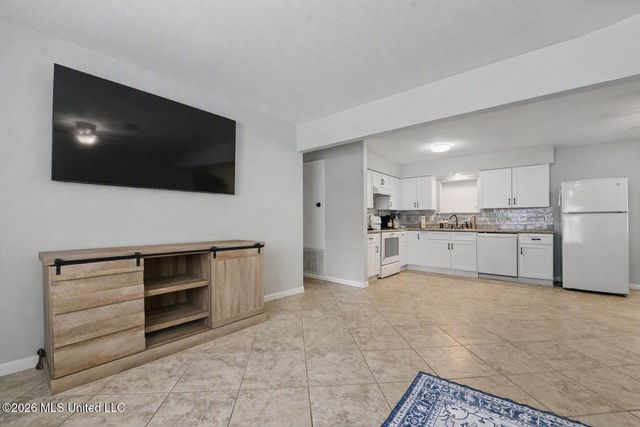 1537 S 10th Street, Ocean Springs, MS 39564