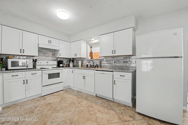 1537 S 10th Street, Ocean Springs, MS 39564