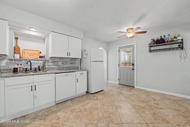 1537 S 10th Street, Ocean Springs, MS 39564