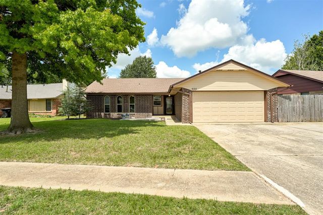 733 N Robinson Avenue, Moore, OK 73170