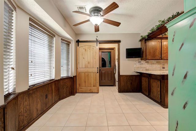 733 N Robinson Avenue, Moore, OK 73170