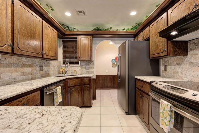 733 N Robinson Avenue, Moore, OK 73170