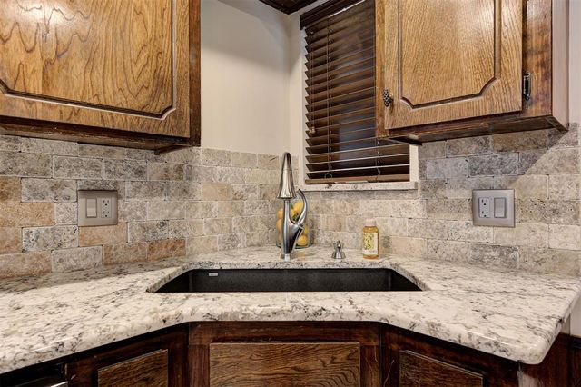 733 N Robinson Avenue, Moore, OK 73170