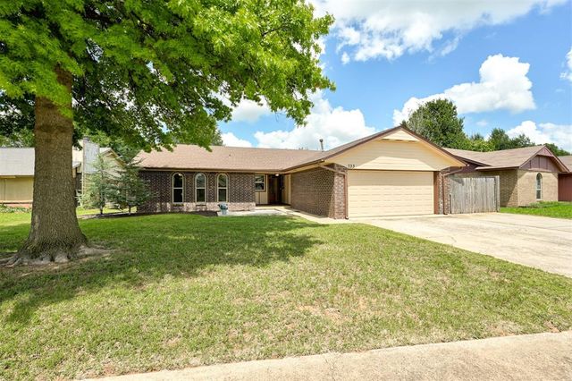 733 N Robinson Avenue, Moore, OK 73170