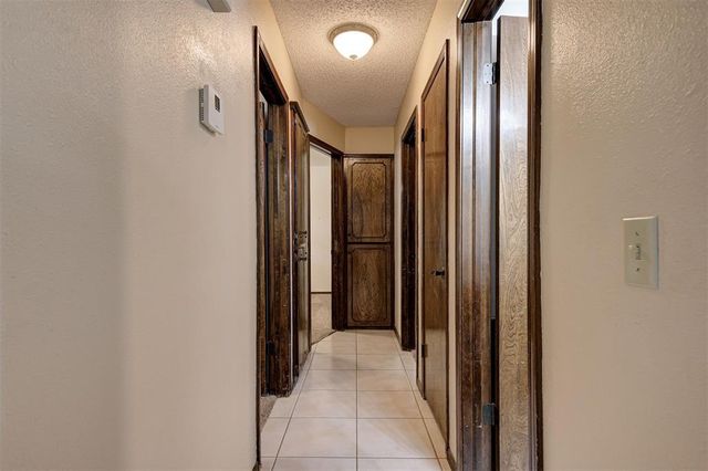 733 N Robinson Avenue, Moore, OK 73170