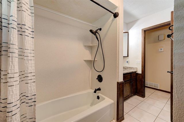 733 N Robinson Avenue, Moore, OK 73170