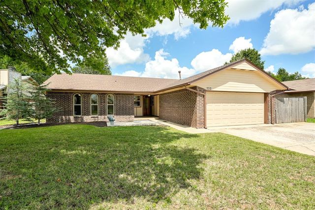 733 N Robinson Avenue, Moore, OK 73170