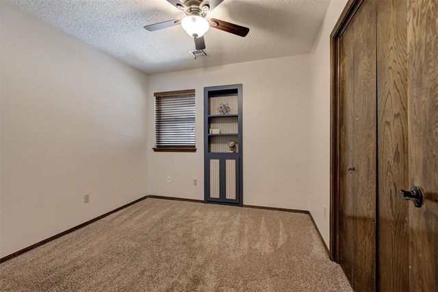 733 N Robinson Avenue, Moore, OK 73170