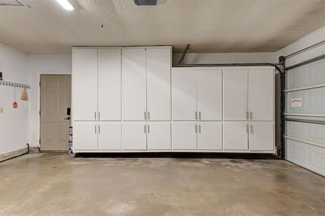 733 N Robinson Avenue, Moore, OK 73170