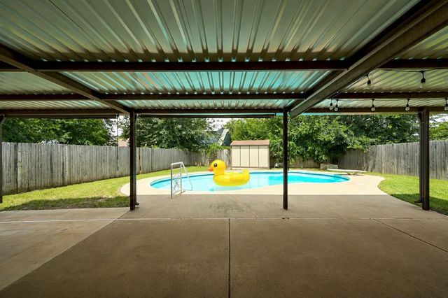 733 N Robinson Avenue, Moore, OK 73170