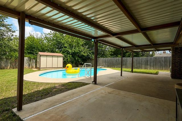733 N Robinson Avenue, Moore, OK 73170