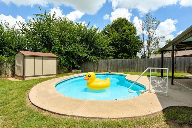 733 N Robinson Avenue, Moore, OK 73170