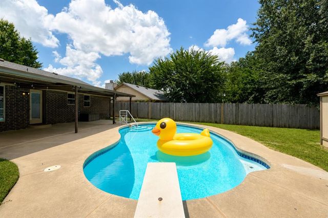 733 N Robinson Avenue, Moore, OK 73170