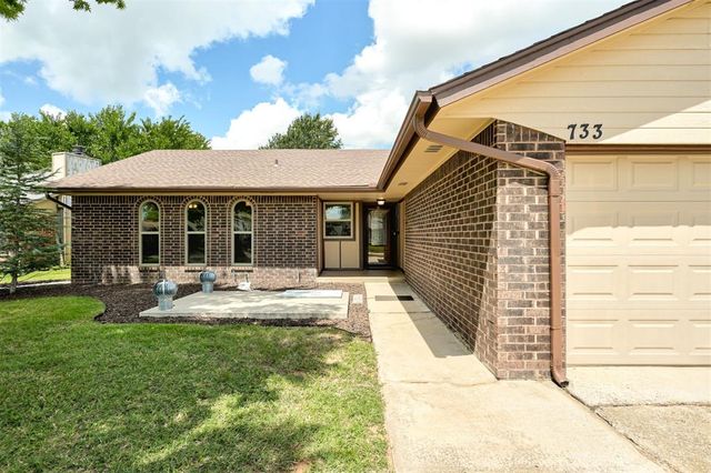 733 N Robinson Avenue, Moore, OK 73170