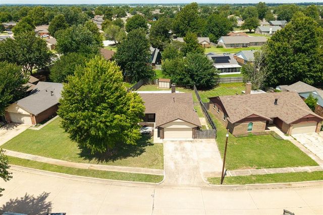 733 N Robinson Avenue, Moore, OK 73170