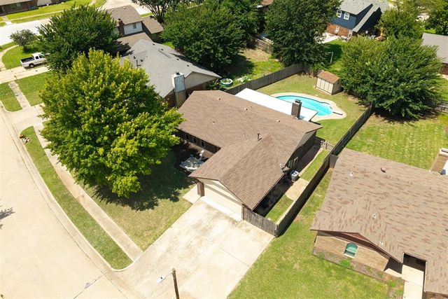 733 N Robinson Avenue, Moore, OK 73170