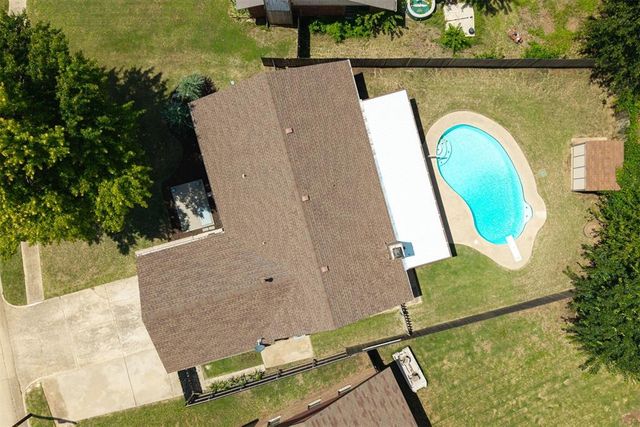 733 N Robinson Avenue, Moore, OK 73170
