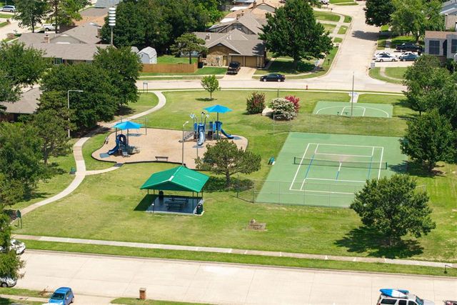 733 N Robinson Avenue, Moore, OK 73170